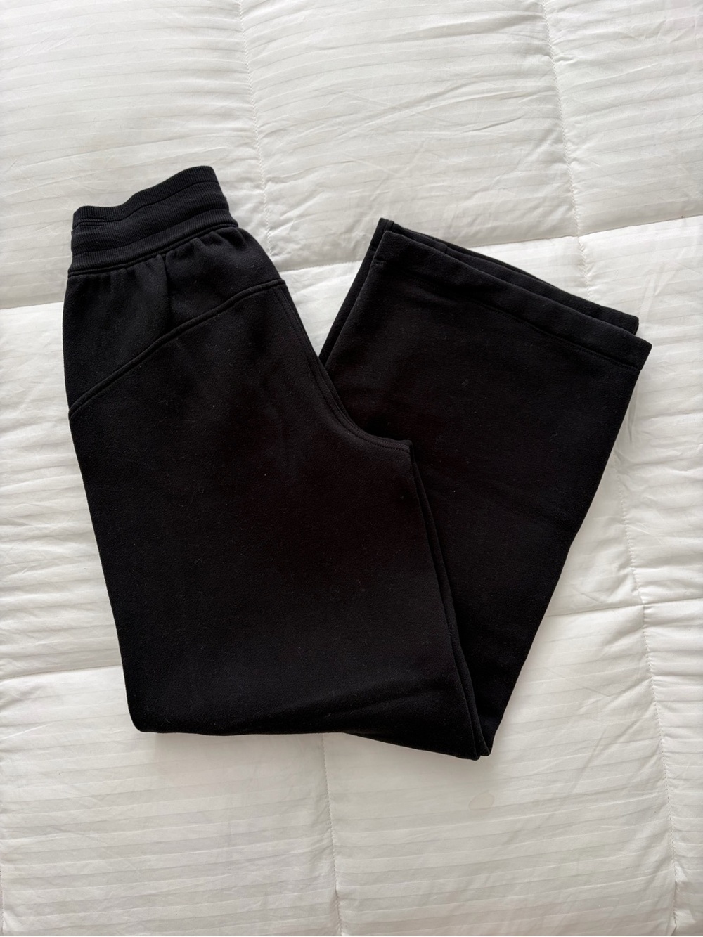 Lululemon Scuba Mid-Rise Wide-Leg Pant